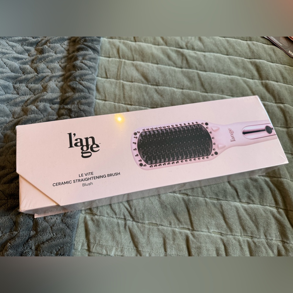 Lange Le Vite blush Ceramic Straightening Brush new in sealed box!